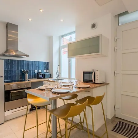 Holiday home Maison 2 Avec Petite Cour, Proche Metro